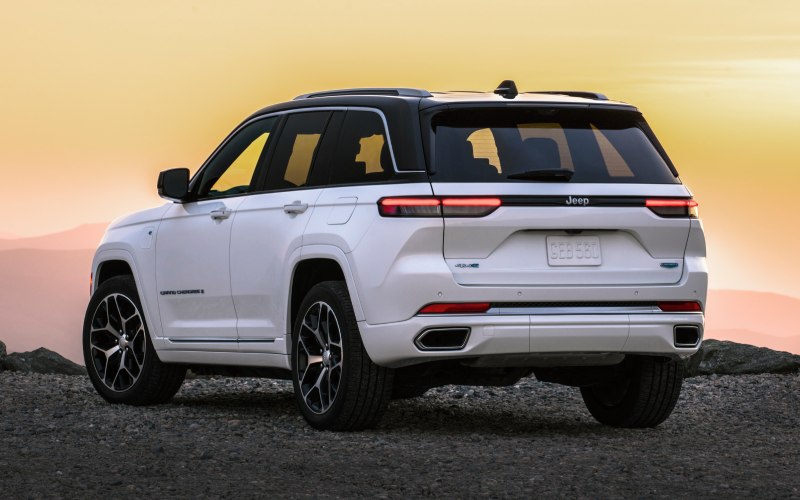 Anaheim, CA - 2025 Jeep Grand Cherokee 4xe's Exterior