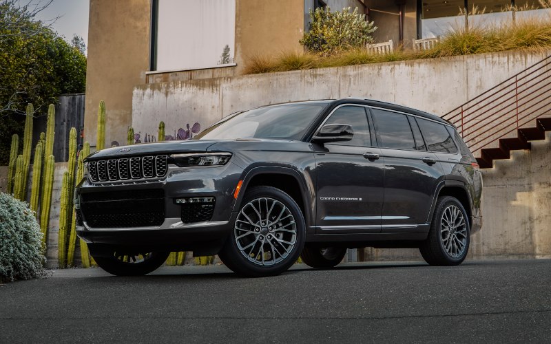 The 2025 Jeep Grand Cherokee L vs 2025 Kia Telluride near Smithville, TX