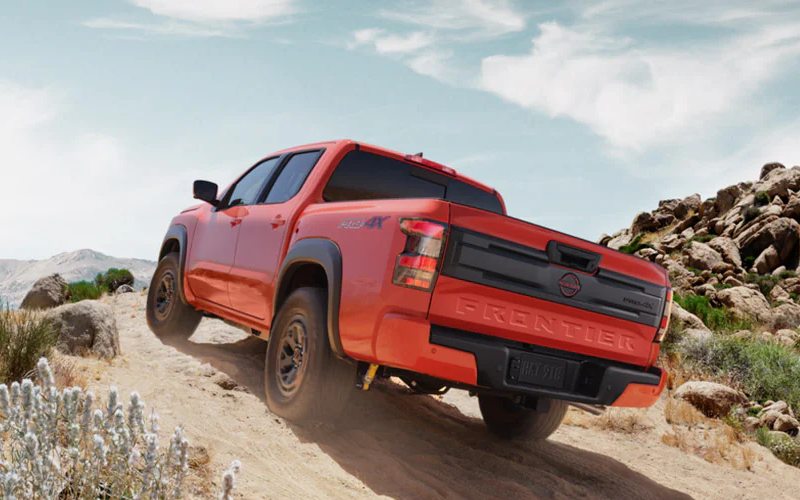 2025 Nissan Frontier PRO-4X Crew Cab photo 3