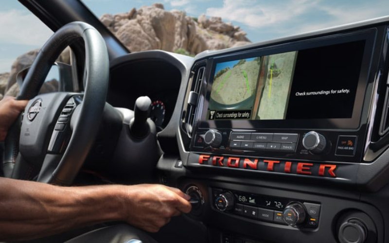2025 Nissan Frontier PRO-4X Crew Cab photo 2
