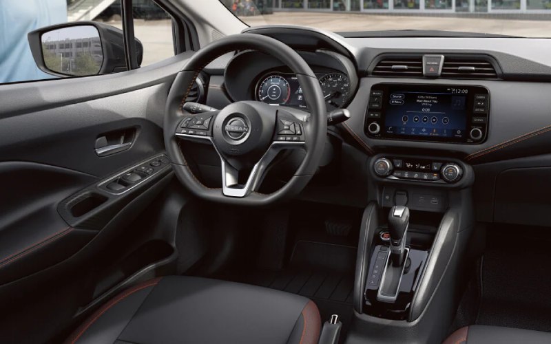 2025 Nissan Versa 1.6 SV Sedan photo 2