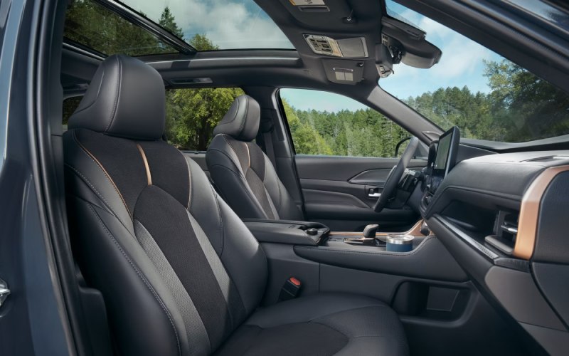 Paramus, NJ - 2025 Toyota Grand Highlander's Interior