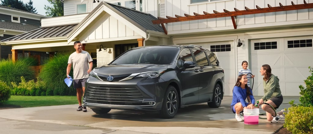 Lease or Finance the 2025 Toyota Sienna near Lodi, NJ