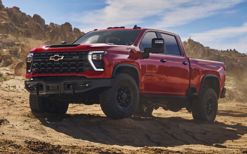 Can the 2026 Chevrolet Silverado 2500 HD safely tow a large fifth-wheel RV near Waxahachie, TX?