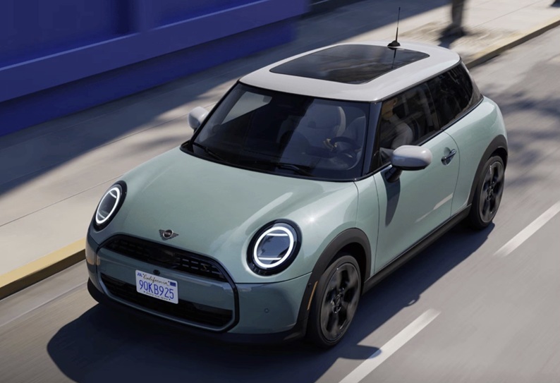 How does MINI Complimentary Scheduled Maintenance work at MINI of Universal City in North Hollywood, CA?
