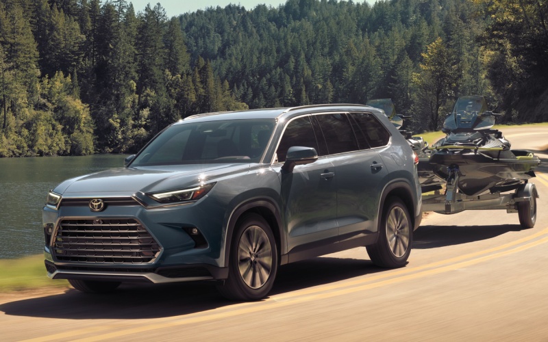 Does the 2026 Toyota Grand Highlander Hybrid Have a Third Row Adults Can Use near Hawthorne, NJ?