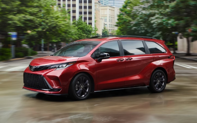 Elmwood Park, NJ - 2026 Toyota Sienna's Exterior