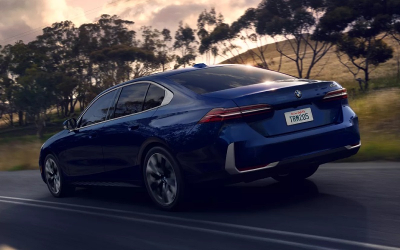 Lease vs Finance: What Makes More Sense for Drivers in North Hollywood, CA?