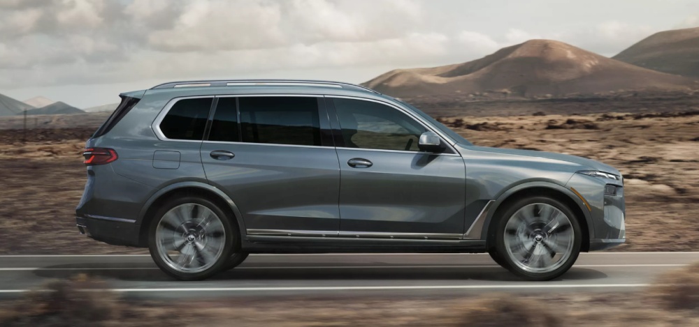Lease or Finance the 2027 BMW X7 in North Hollywood, CA