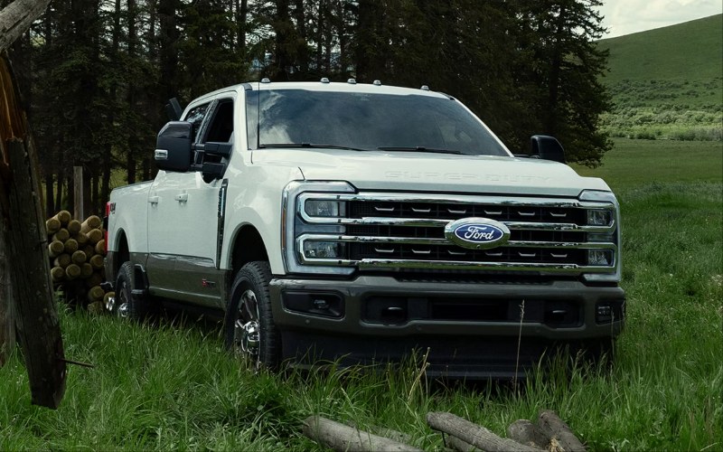 Why the 2027 Ford Super Duty F-350 Lariat Fits Benton, LA Work and Towing Needs